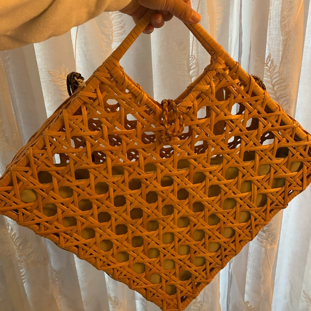 NWOT ARANÁZ Tan Woven Rattan Crossbody Bag - Picture 8 of 10